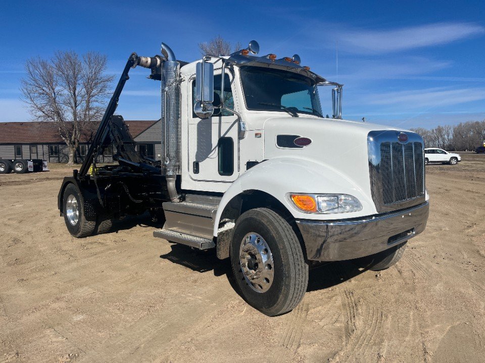 LIKE NEW! 2020 PETERBILT AUTOMATIC ONLY 2400 MILES