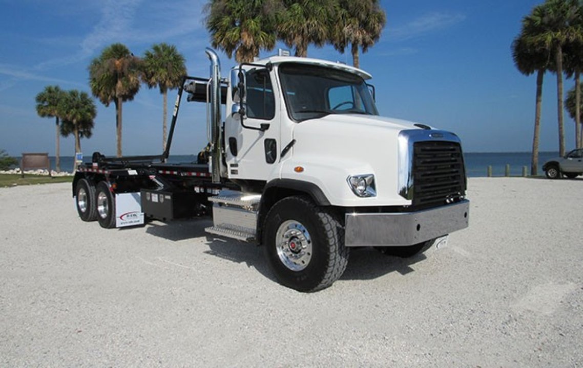 2025 Freightliner 114SD - 60,000 lb Pac Mac Roll Off Truck