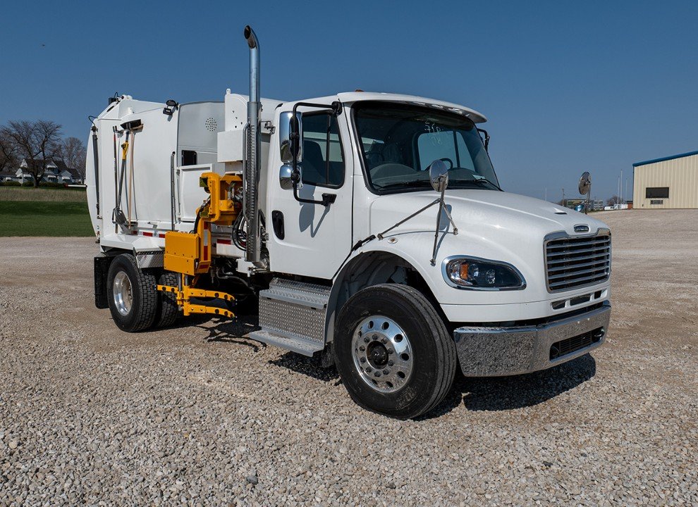 UNDER-CDL Capable New Way Wolverine Automated Side Loader