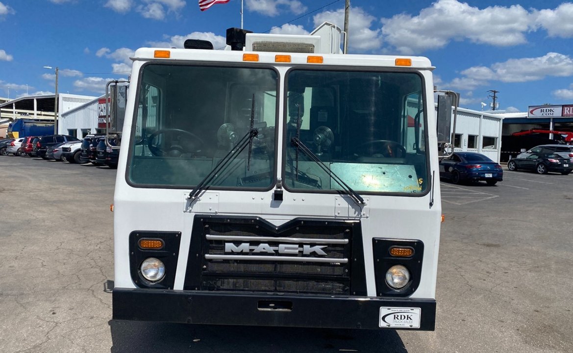 2013 Mack LEU613 - 30 yd Heil Side Loader Garbage Truck