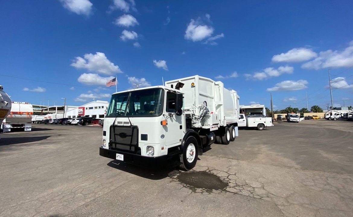 2019 Autocar ACX64 - 33 Yard G-S Products Side Loader Garbage Truck