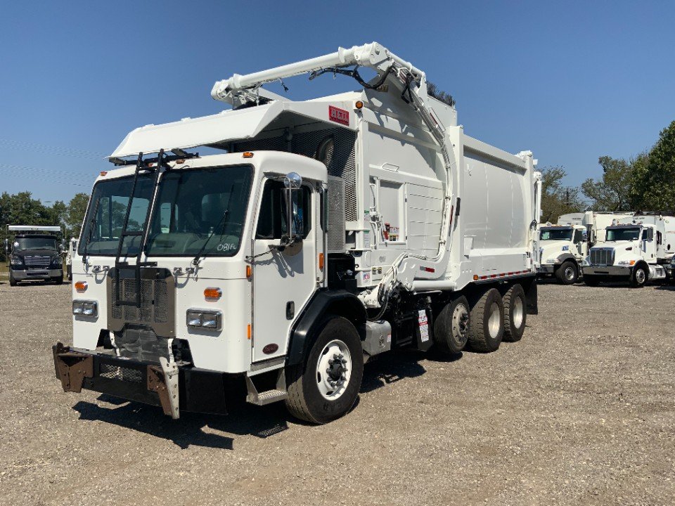 2016 Peterbilt 320 Heil Half Pack 