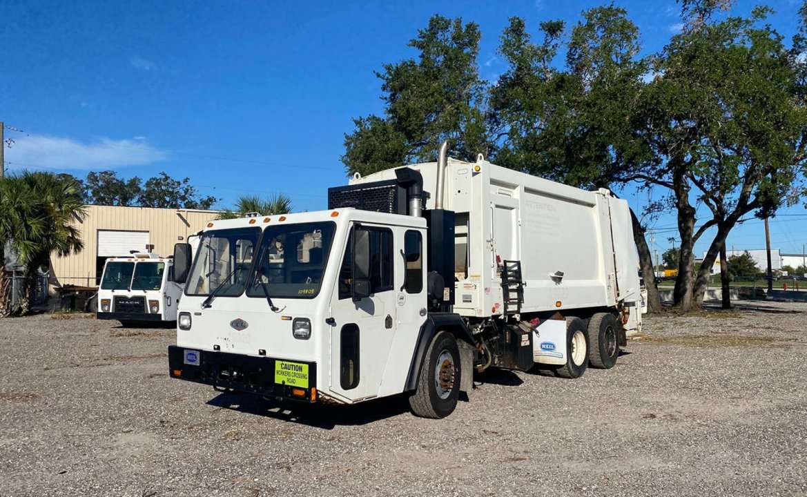 2017 CCC LET 2 - 25 Yard Heil Dura Pack 5000 Rear Loader Garbage Truck