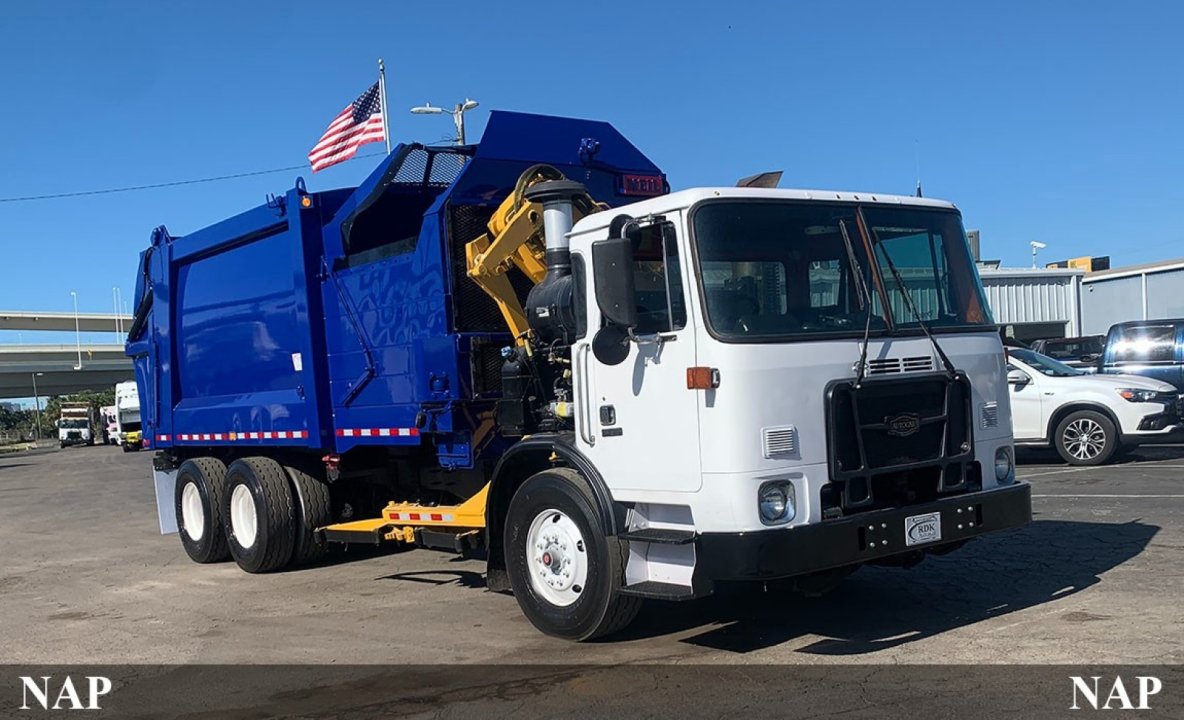 2015 Autocar ACX64 - 28 yd Heil Side Loader Garbage Truck