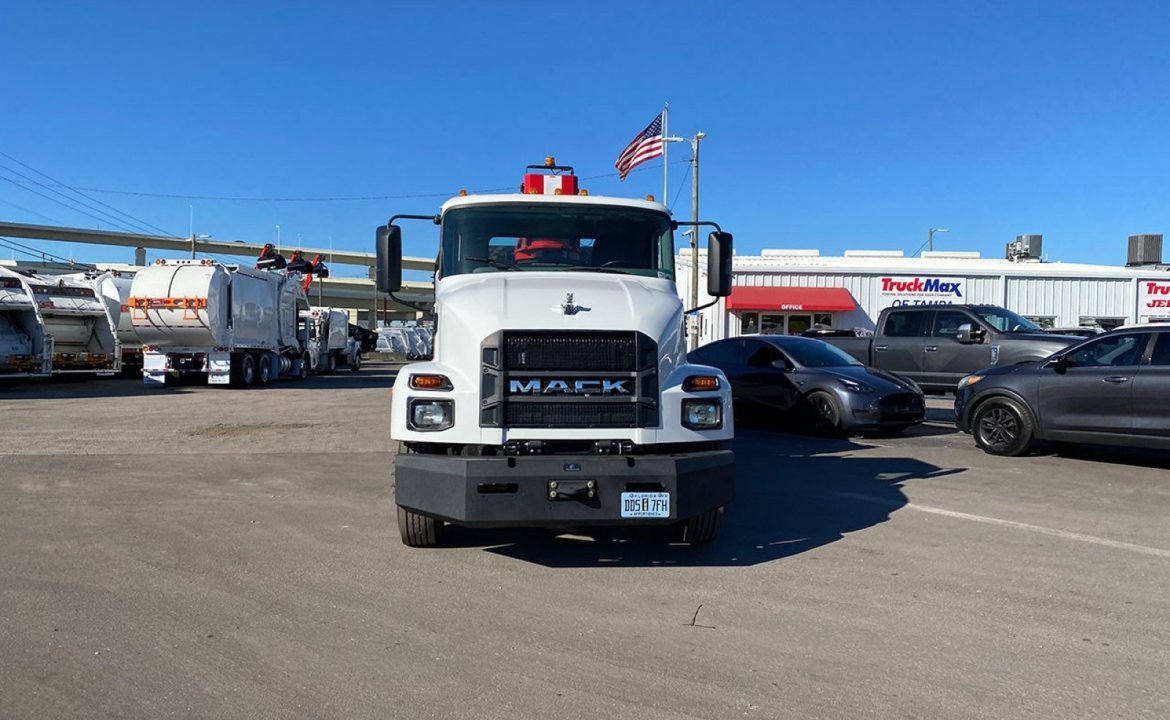 2024 Mack MD7 - 28 Yard Pac Mac Grapple Truck