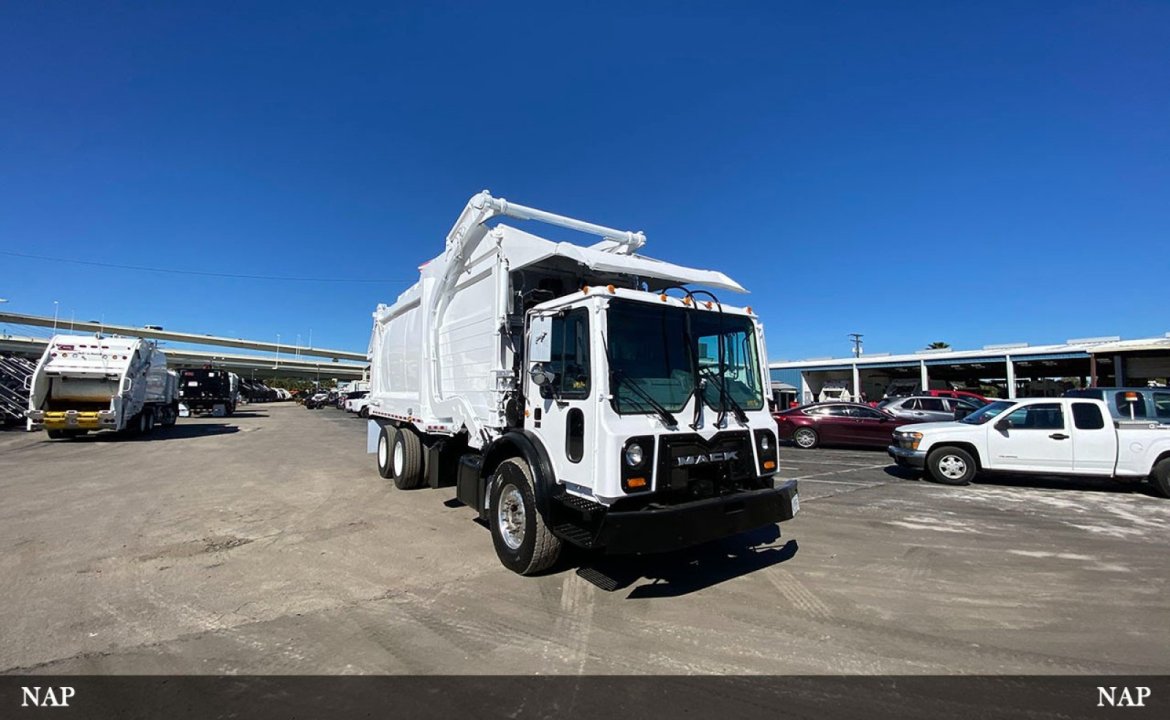 2011 Mack MRU613 - 40 Yard Heil Front Loader Garbage Truck