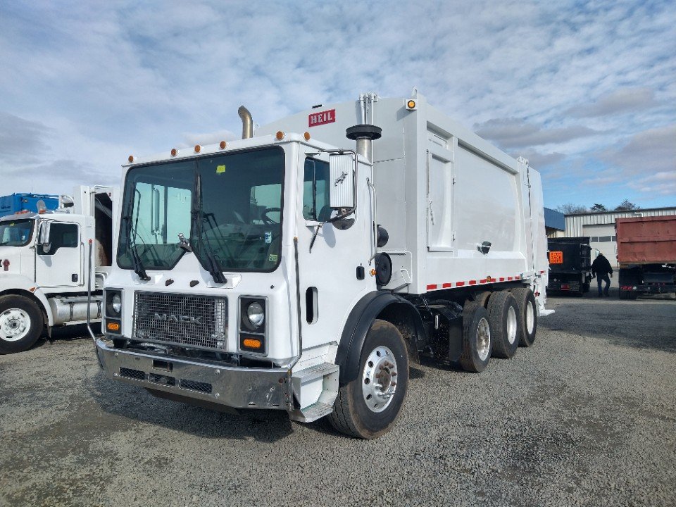 2006 Mack MR