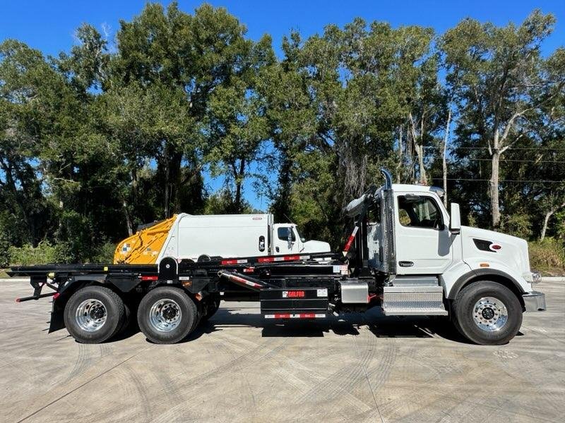 2024 Peterbilt 567, 75,000 lb. Galfab hoist Roll Off Trucks