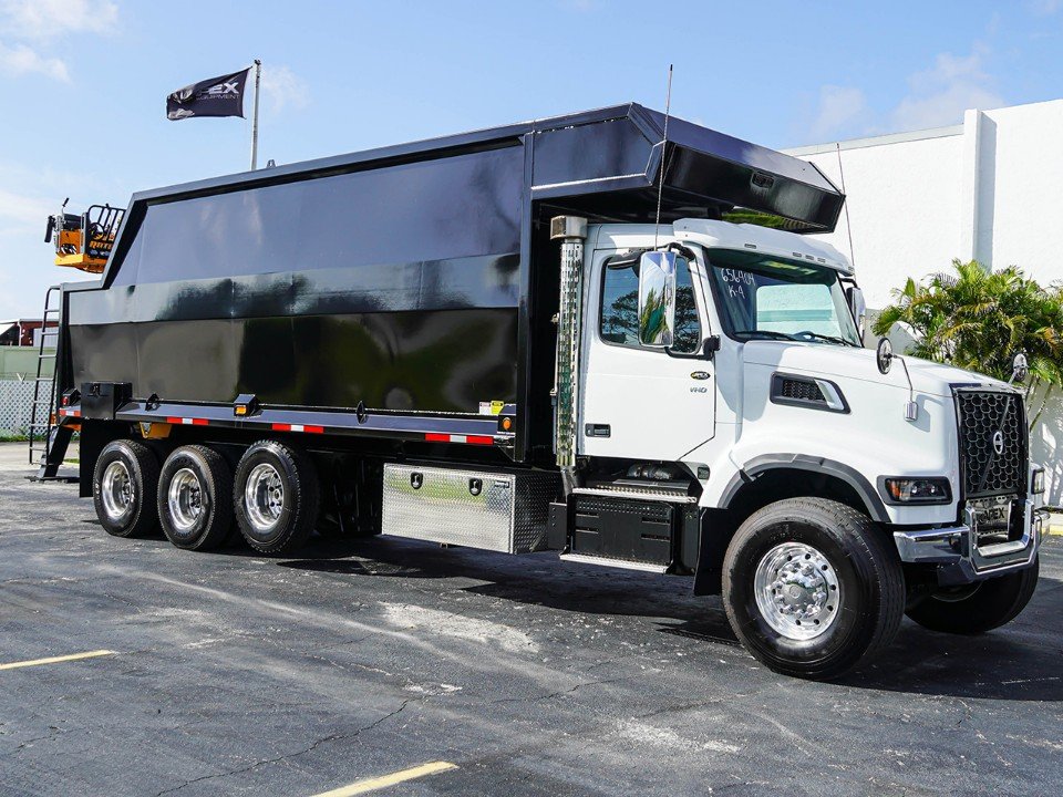 New 2024 Volvo VHD64F Grapple Truck #656404