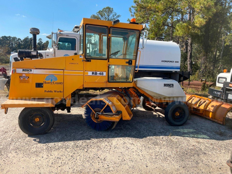 2010 Roscoe RB48 Road Broom