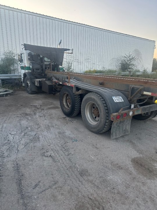 2003 cable roll off truck