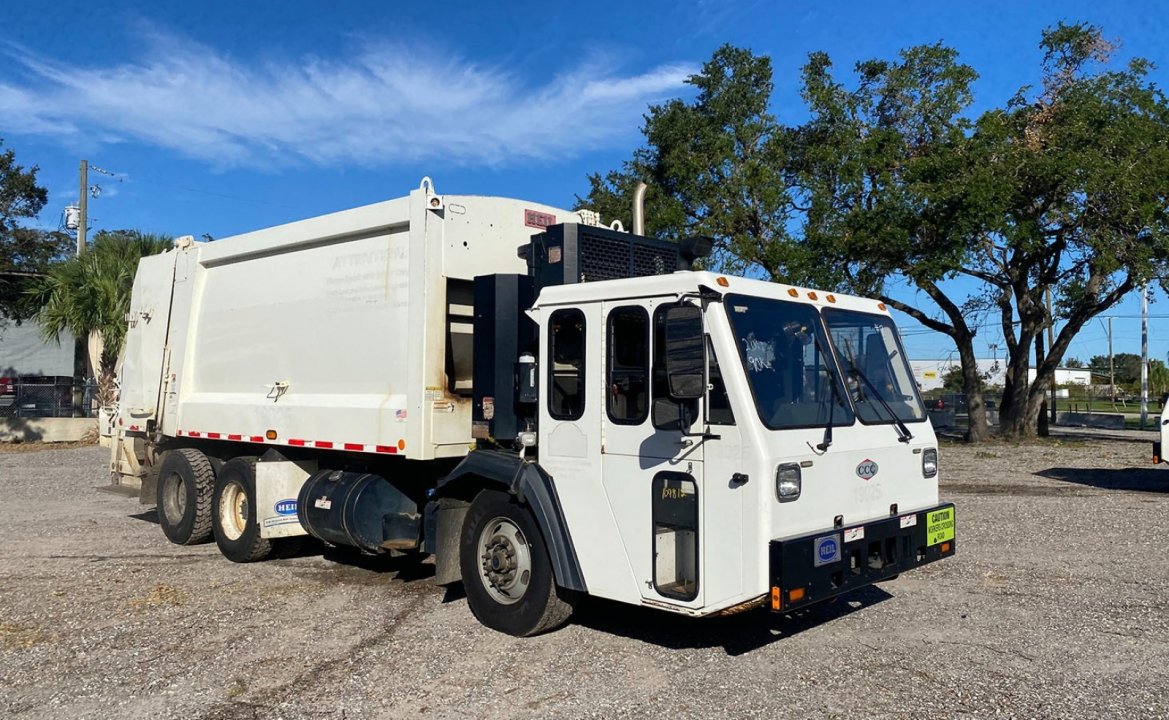 2017 CCC LET 2 - 25 Yard Heil Dura Pack 5000 Rear Loader Garbage Truck