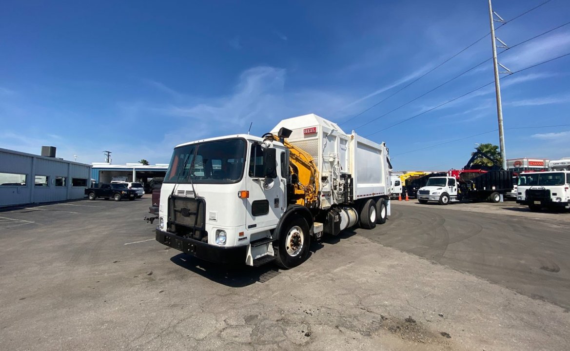 2014 Autocar ACX64 - 28 yd Heil Side Loader Garbage Truck