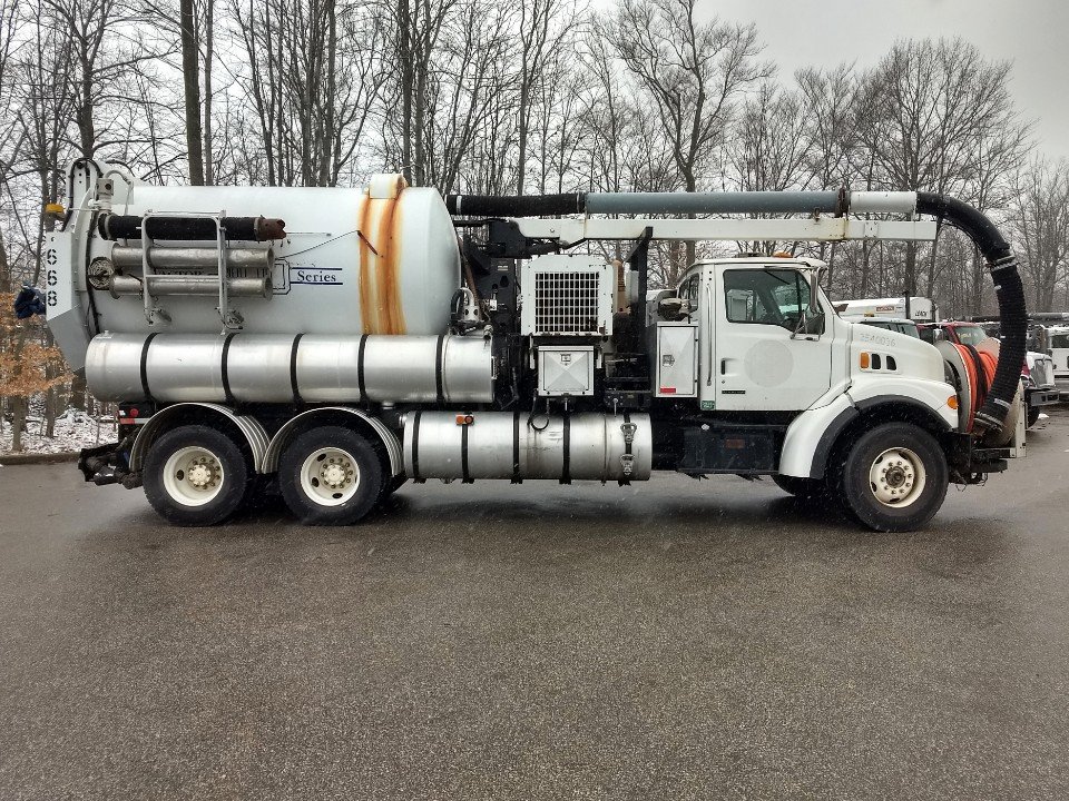 ID: J76387 | 2001 VACTOR 2115-J6 ON 2002 STERLING L-LINE CATERPILLAR 3126