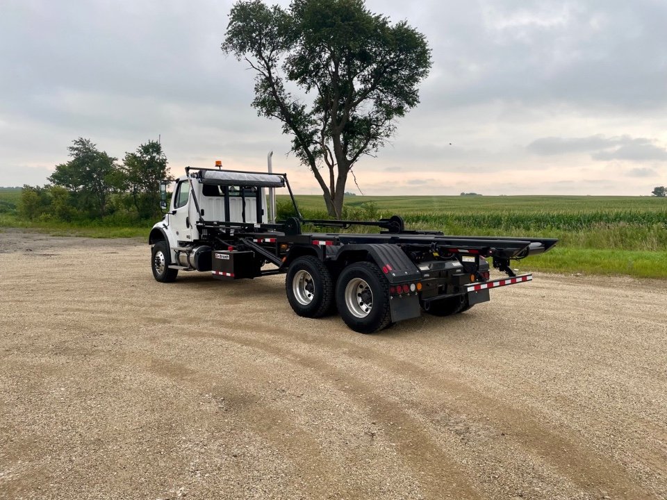 2025 FREIGHTLINER M2 PLUS GALBREATH U5-OR-174 ROLLOFF TRUCK $189,900