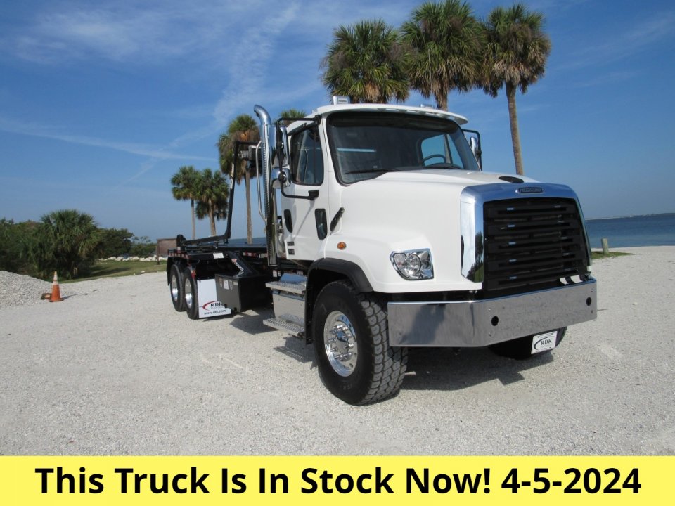 2024 Freightliner 114SD - 60000 lbs Pac Mac Roll Off Truck