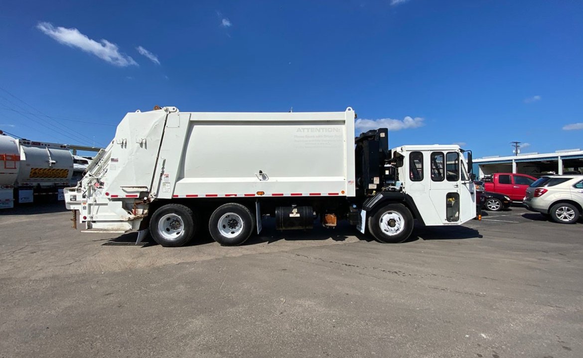 2017 CCC LET2 - 25 Yard Heil Dura Pack 5000 Rear Loader Garbage Truck