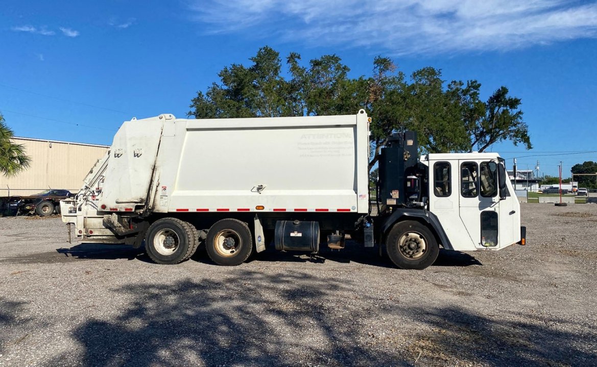 2017 CCC LET2 - 25 Yard Heil Dura Pack 5000 rear Loader Garbage Truck