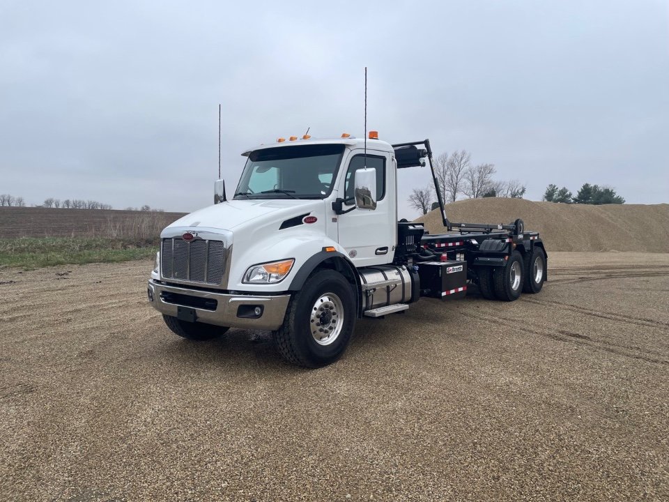 2025 PETERBILT 548 GALBREATH U5-OR-174 ROLLOFF TRUCK $217,500 PLUS F.E.T