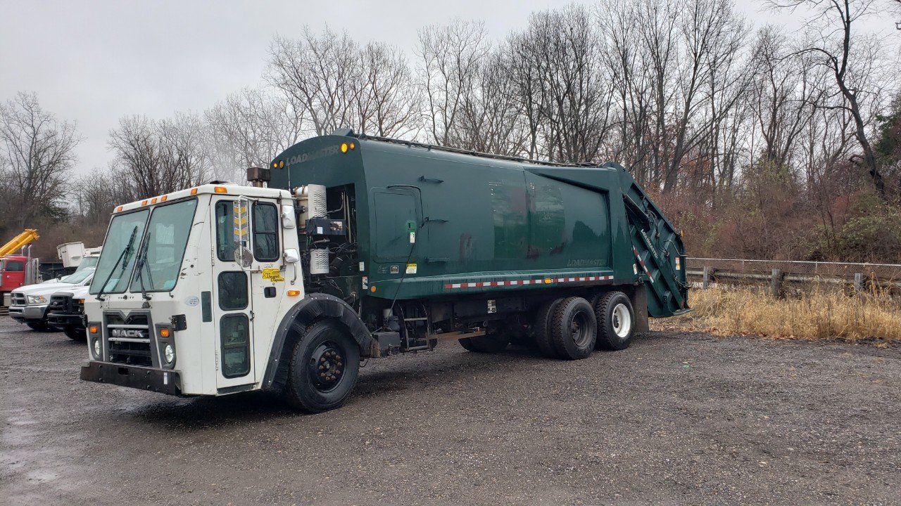 2011 Mack LEU 32 YD Loadmaster Excel Rear Loader