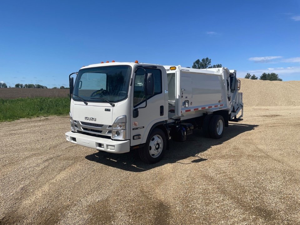 2024 ISUZU NRR CURBTENDER QUANTUM 8 YD REAR LOADER