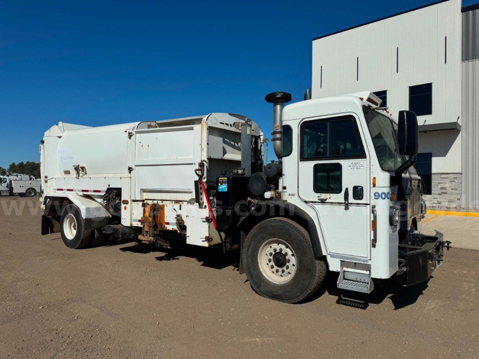 2018 PETERBILT PB 520 LABRIE EX 17 YARD SIDE LOADER