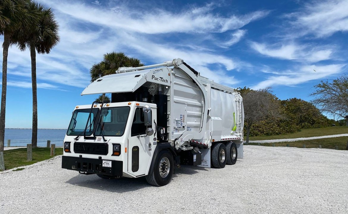 2025 Battle Motors LET 2 - 40 - 43 Yard Pac Tech Front Loader Garbage Truck