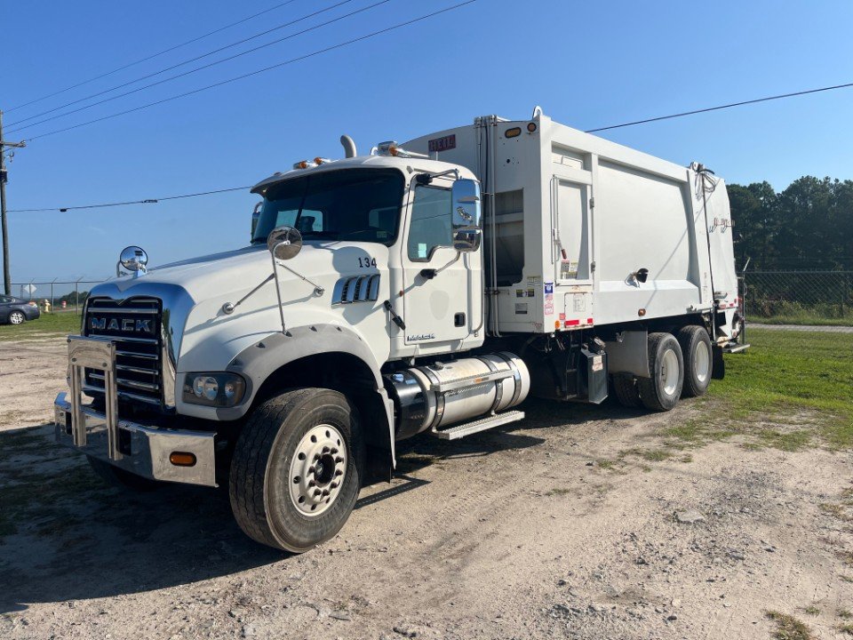 2012 Mack Granite w/25cy Heil 5000 Rear Loader