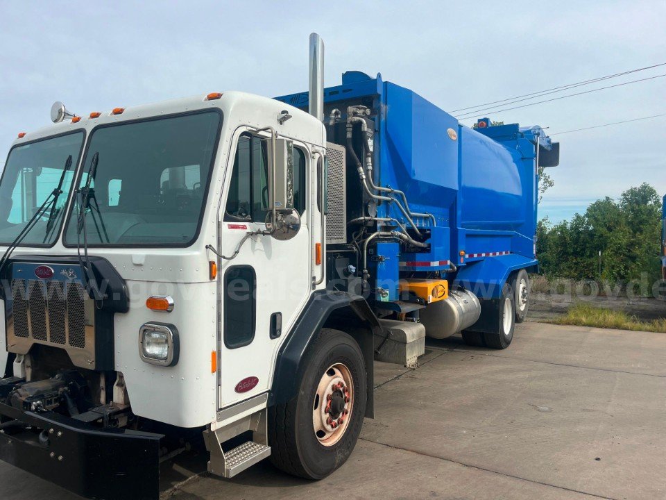 2019 &amp; 2020 Peterbilt 520 Garbage Trucks 