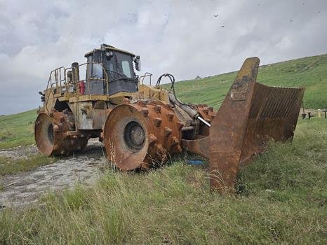 CAT 836H ARTICULATING LANDFILL COMPACTOR WITH LANDFILL BLADE