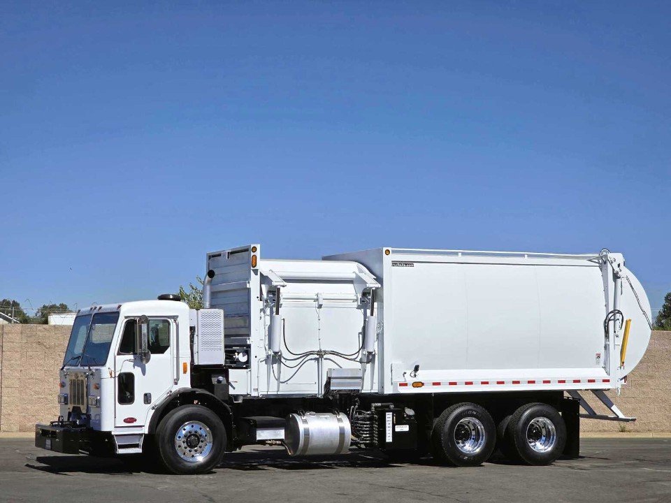 2012 Peterbilt 31 YD Kann Commercial Side Load Garbage Truck