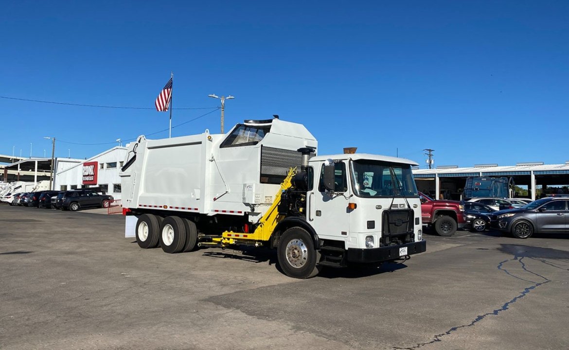 2015 Autocar ACX64 - 28 yd Heil Side Loader Garbage Truck