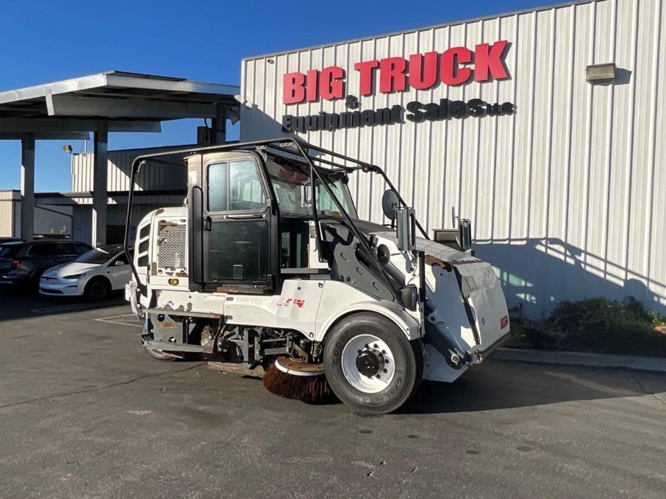 2018 Elgin Pelican CNG Street Sweeper