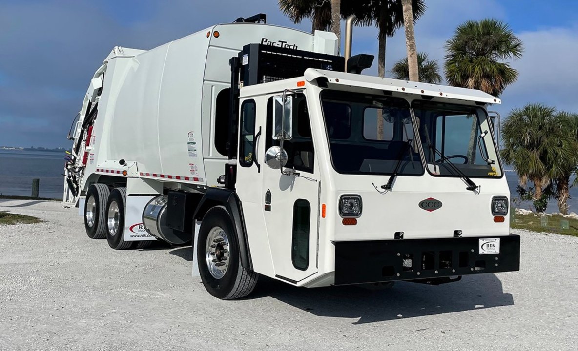 2023 Battle Motors LET2 - 25 yd. Pac-Tech Rear Loader Garbage Truck