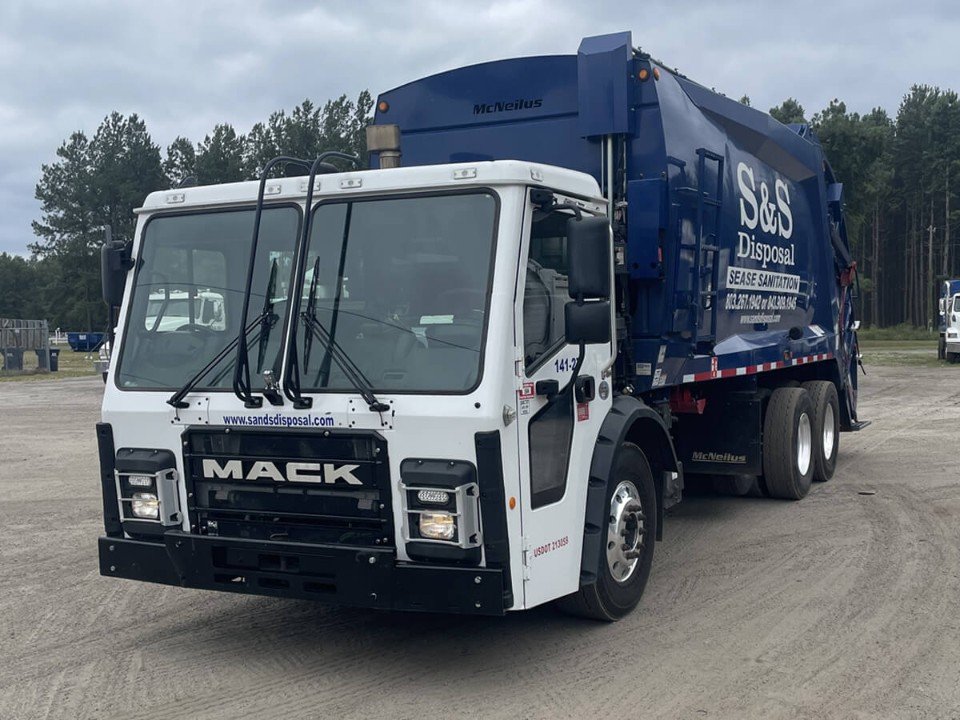 2023 Mack LR 64, 28 Yd McNeilus Rear Loader