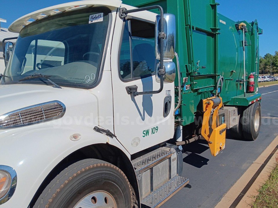  2020 Freightliner M2 combination Dual side loader garbage truck 