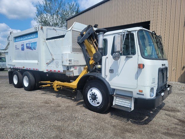 2010 Autocar Expeditor, 28 Yd Heil Side Loader