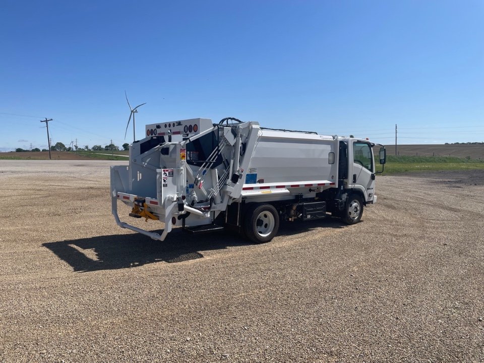 2024 ISUZU NRR CURBTENDER QUANTUM 8 YD REAR LOADER $135,000