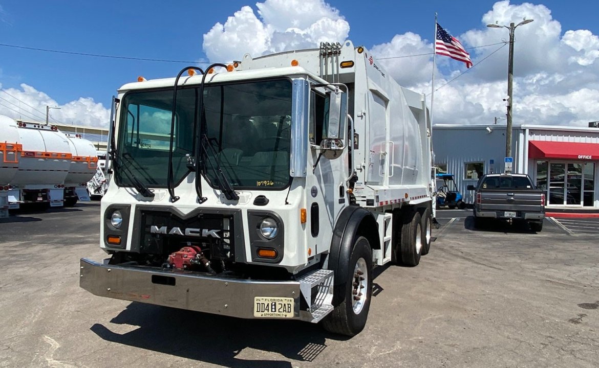 2022 Mack TE64 - 25 Yard Pac Mac Rear Loader Garbage