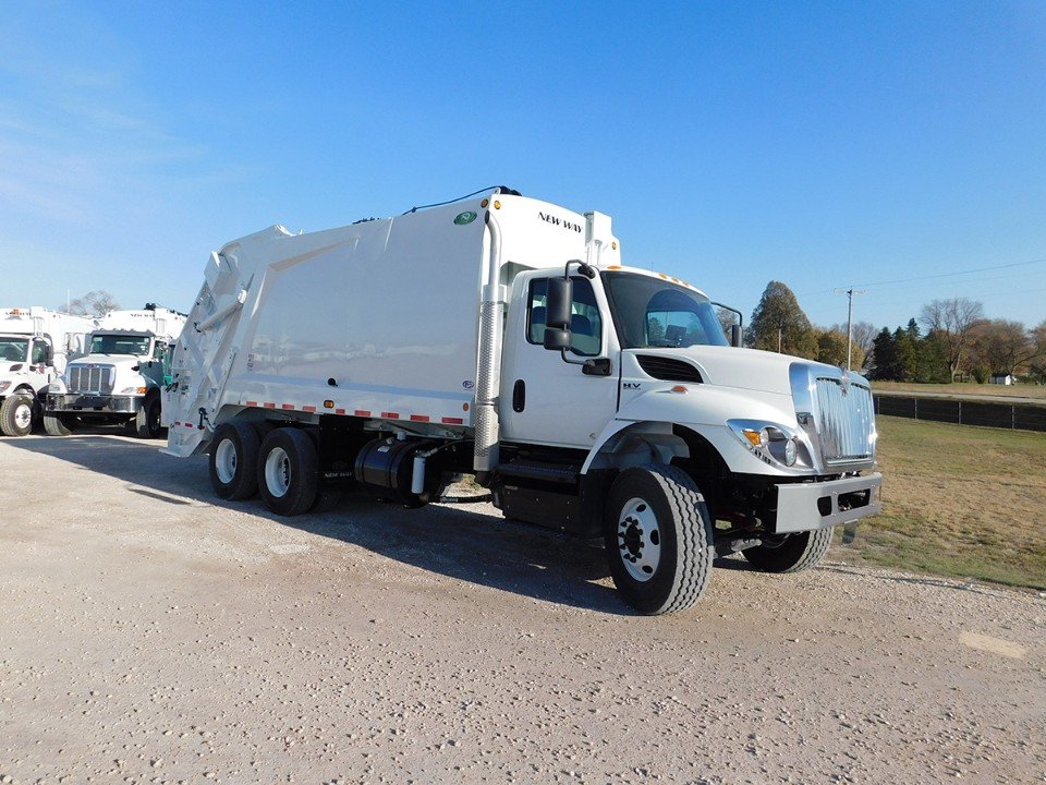 New Way 25 Yd Cobra Magnum Rear Loader - Rent Me Today!