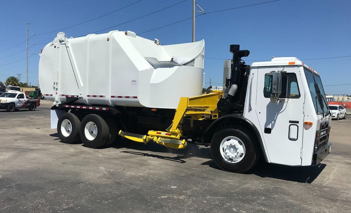 2013 Mack LEU613 - 30 yd Heil Side Loader Garbage Truck