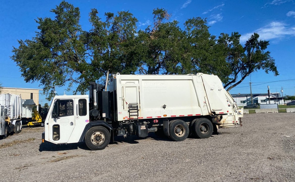 2017 CCC LET2 - 25 Yard Heil Dura Pack 5000 Rear Loader Garbage Truck