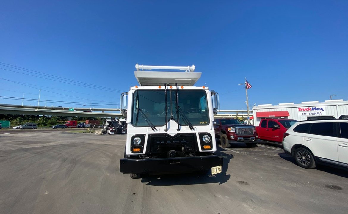 2016 Mack MRU618 - 40 yd Heil Front Loader Garbage Truck