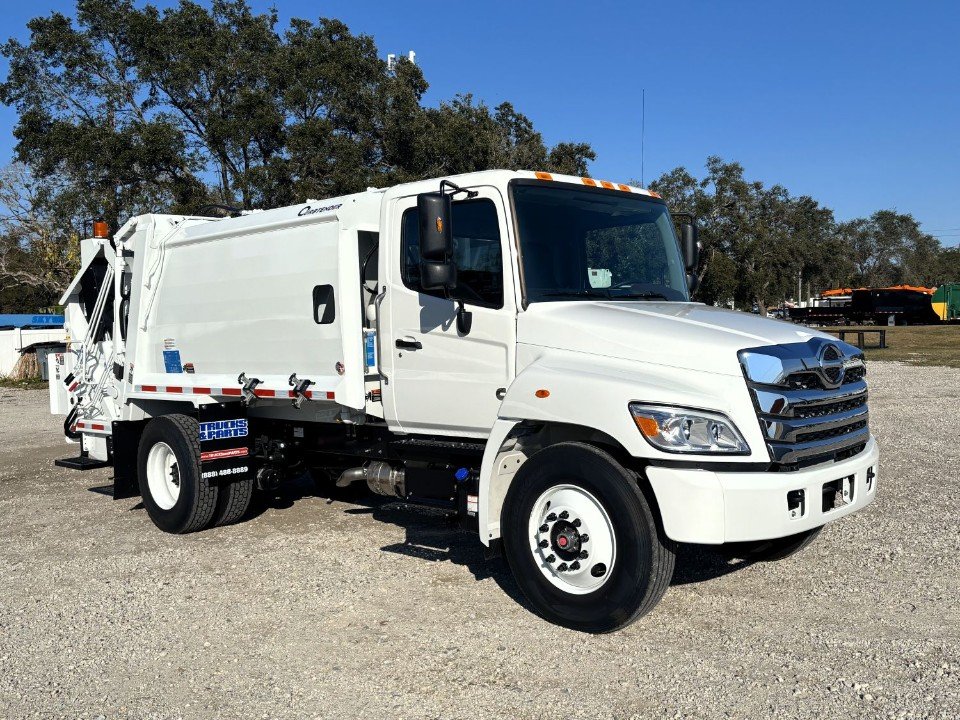 2025 Hino L6 Curbtender Quantum 11 yd. 