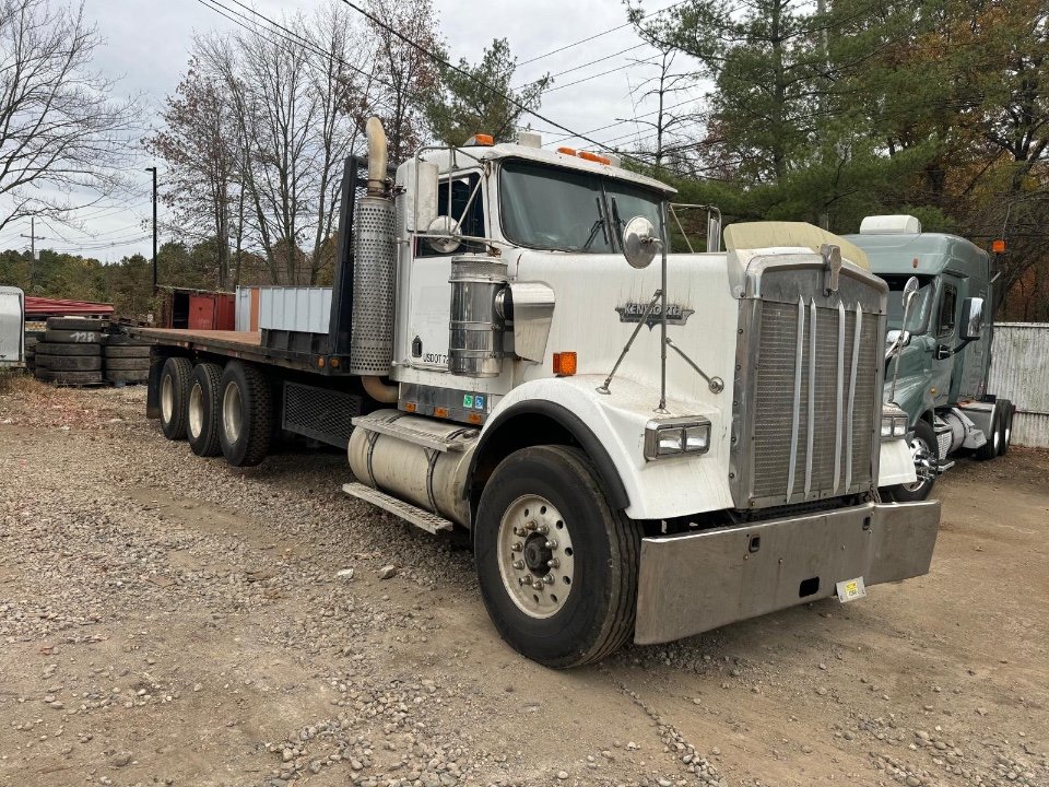 2000 Kenworth T900 