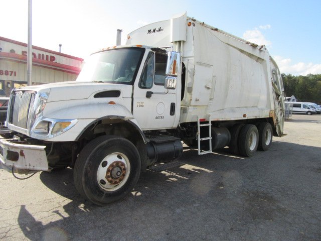 2003 IHC 7300 Rear Load Garbage Truck