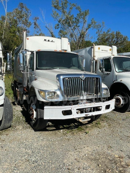 2003 INTERNATIONAL Garbage Truck 7400 Garbage Trucks