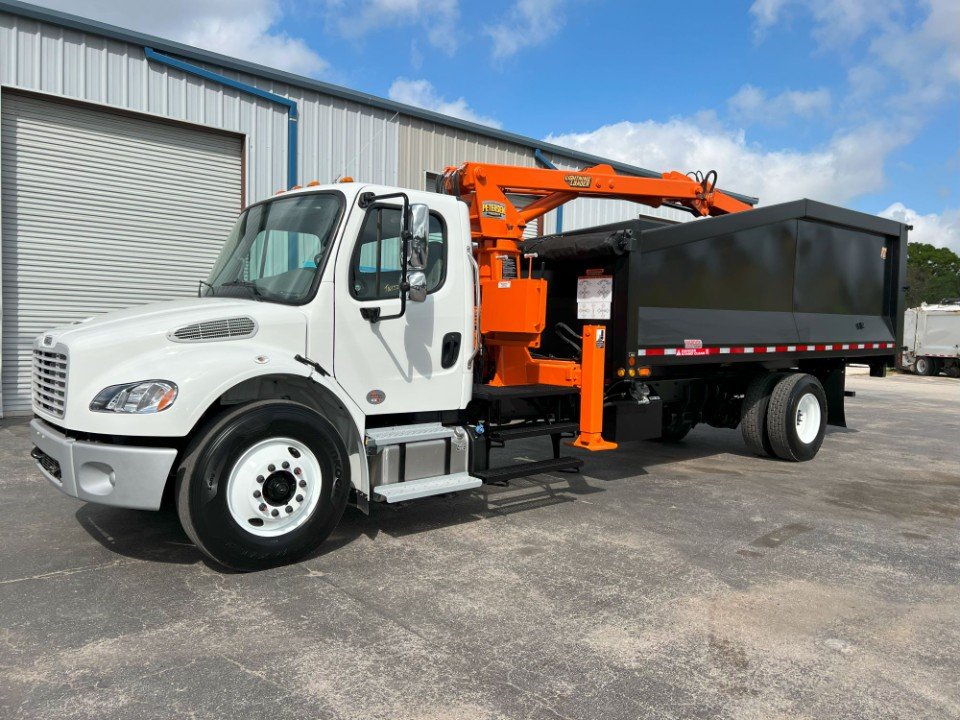 2025 Freightliner M2-106 Petersen TL3 30 yd. 