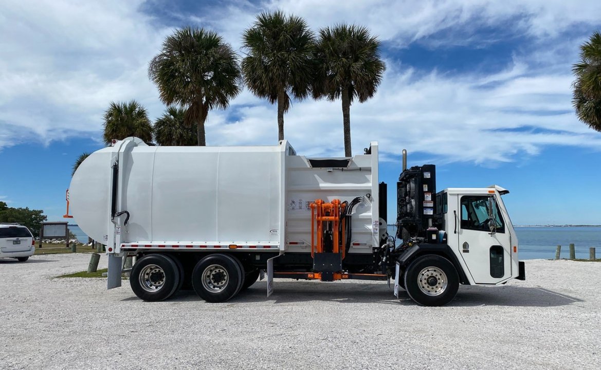 2024 Battle Motors LET2 - 31 yard Pac Tech Side Loader Garbage Truck