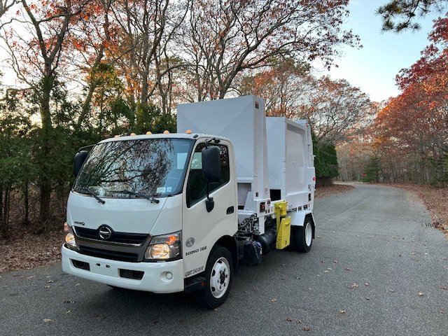 2016 HINO 195 HEIL 10 YD Side Loader. NON CDL!!